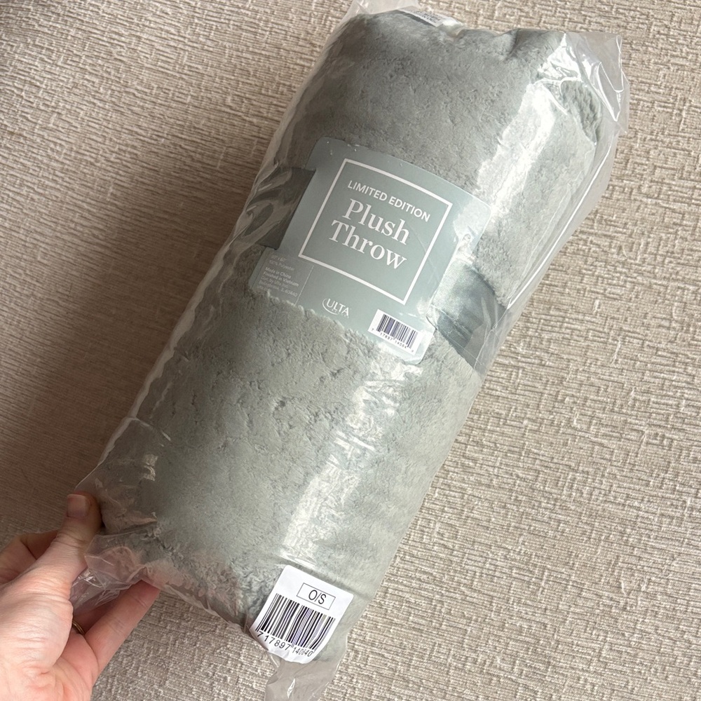 NWT Ulta Limited Edition Plush Throw